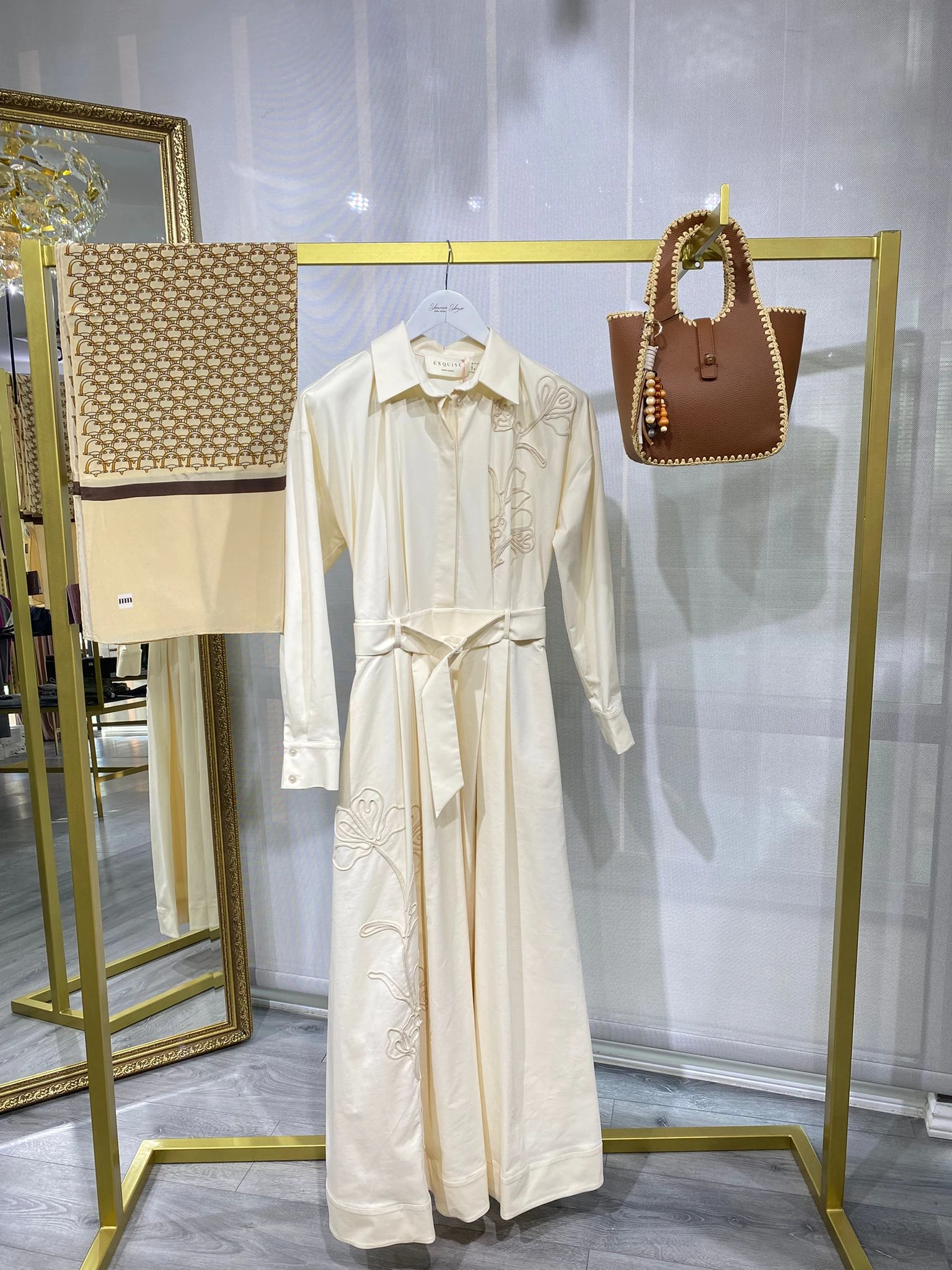 KREM EXQUİSE DELRICO ELBİSE